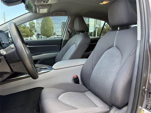 Used 2022 Toyota Camry LE image 13