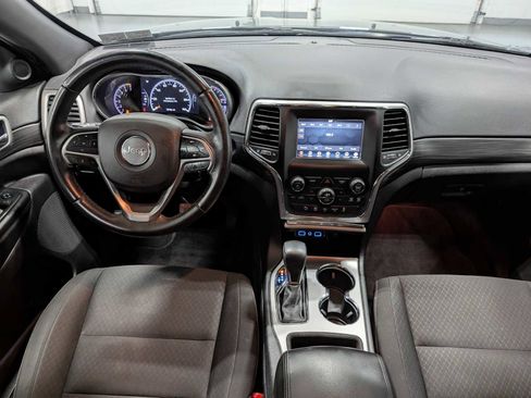 Used 2019 Jeep Grand Cherokee Laredo image 16