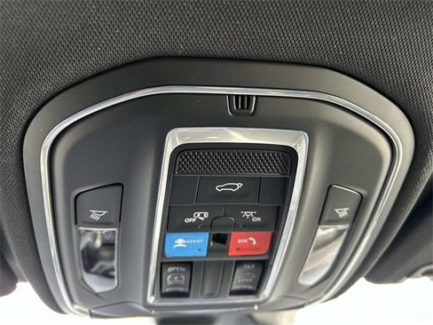 New 2025 Jeep Grand Cherokee Altitude image 11