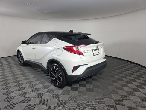 Used 2020 Toyota C-HR XLE FWD image 3