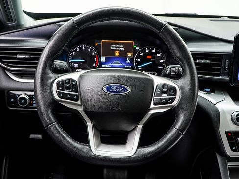 Used 2022 Ford Explorer XLT w/ Equipment Group 202A image 18