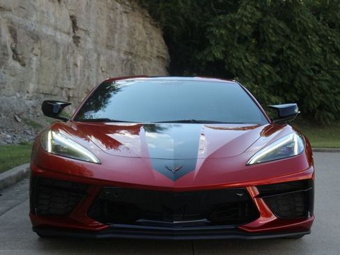 Used 2022 Chevrolet Corvette Stingray Preferred Cpe w/ Z51 Performance Package RWD image 2