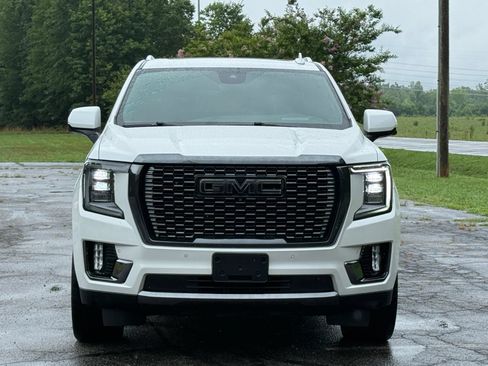 Used 2023 GMC Yukon Denali Ultimate w/ LPO, Floor Liner Package AWD/4WD image 9