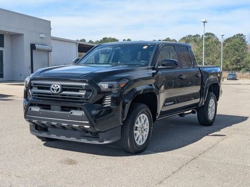 Used 2024 Toyota Tacoma SR5 w/ SR5 Upgrade Package image 7