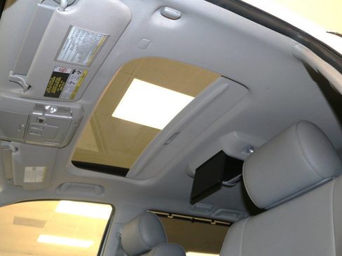 Used 2020 Toyota Sequoia Platinum image 97