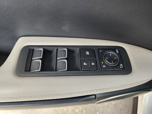 Used 2022 Lexus RX 350L Luxury image 23