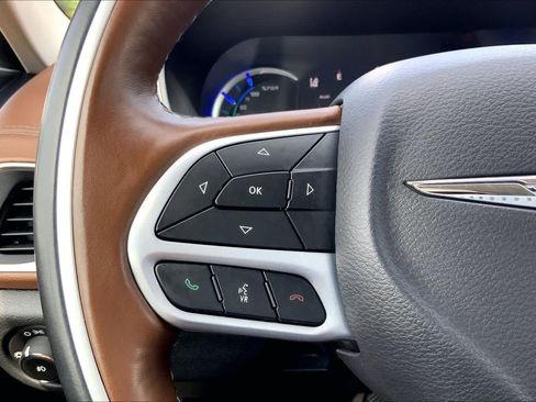 Used 2019 Chrysler Pacifica Limited w/ Advanced Safetytec Group FWD image 23