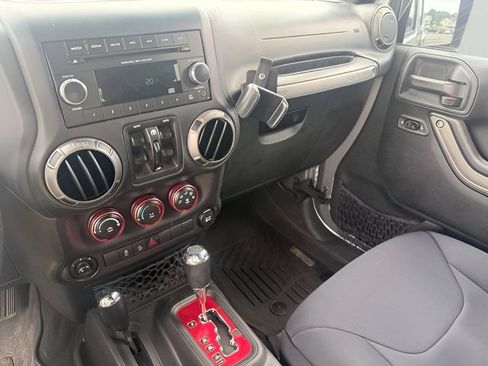 Used 2018 Jeep Wrangler Unlimited Sport S AWD/4WD image 12