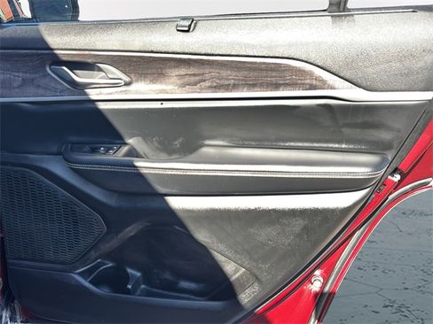 Used 2023 Jeep Grand Cherokee L Limited w/ Luxury Tech Group II image 12