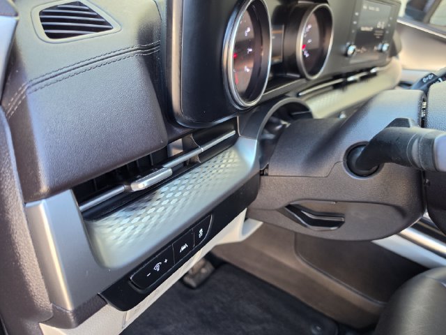 Used 2022 Kia Carnival LX FWD image 30