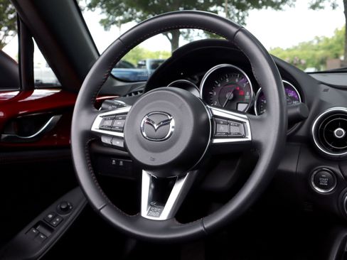 Used 2019 MAZDA MX-5 Miata RF Grand Touring w/ GT-S Package RWD image 17