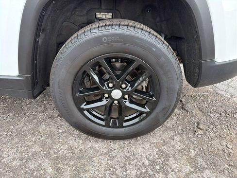 Certified 2025 Jeep Grand Cherokee Laredo X w/ Luxury Tech Group I AWD/4WD image 33