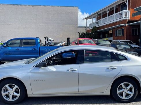 Used 2018 Chevrolet Malibu LS FWD image 2