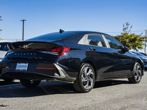 Certified 2025 Hyundai Elantra Sport image 4