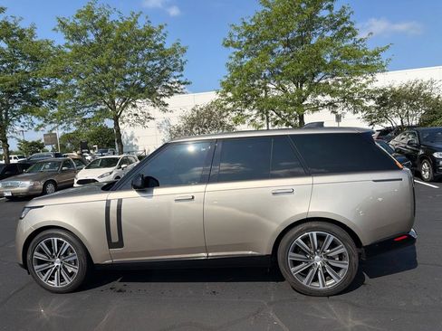 Used 2023 Land Rover Range Rover SE AWD/4WD image 2