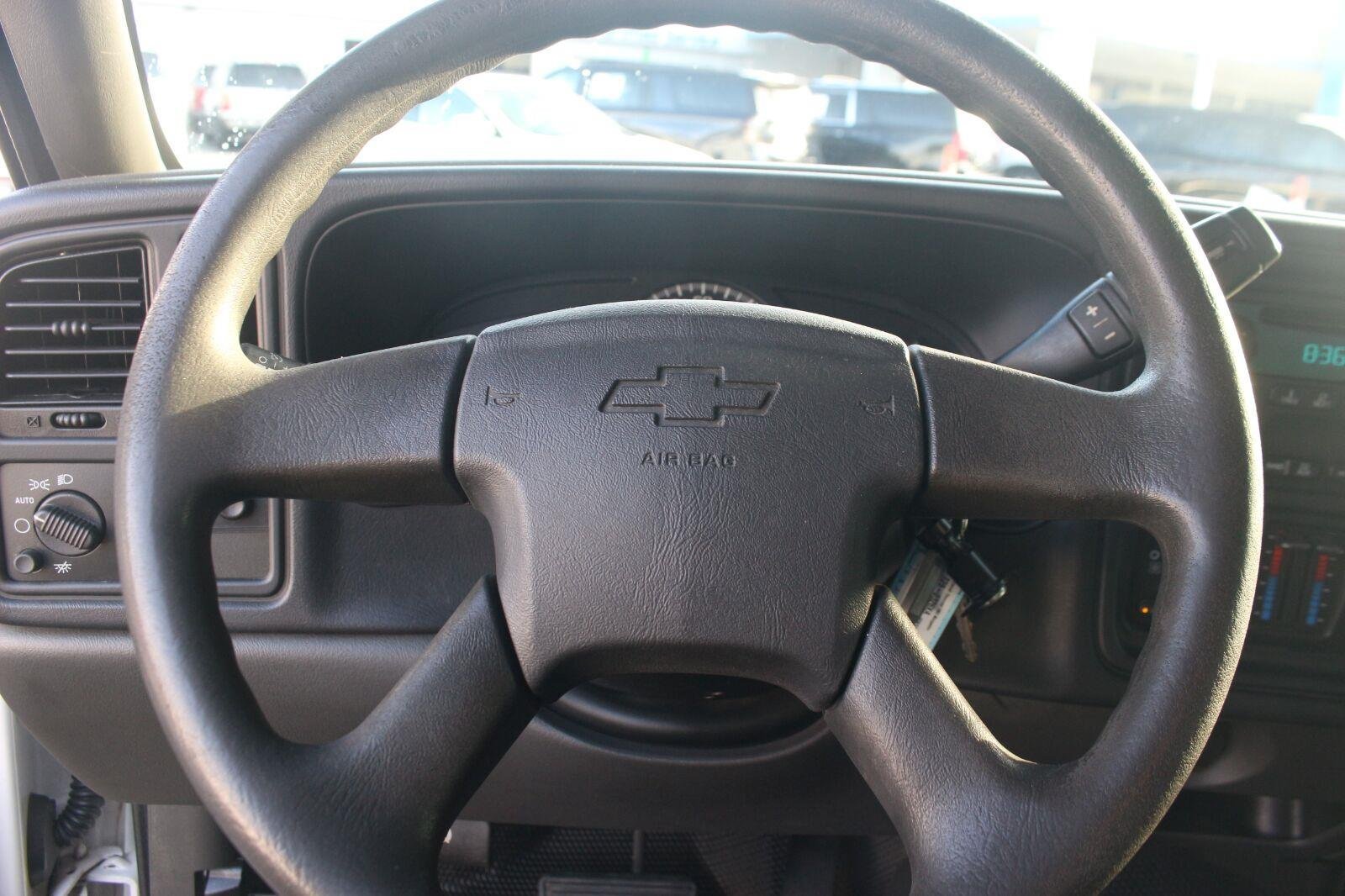 Used 2007 Chevrolet Silverado 2500 W/T w/ Heavy-Duty Power Package AWD/4WD image 17