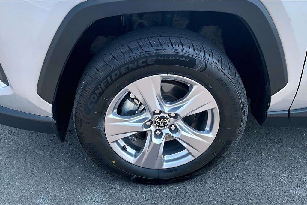 Used 2025 Toyota RAV4 XLE AWD/4WD image 9