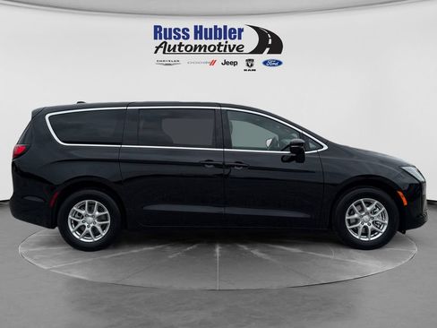 New 2027 Chrysler Pacifica Select w/ Family Tech Group FWD image 8