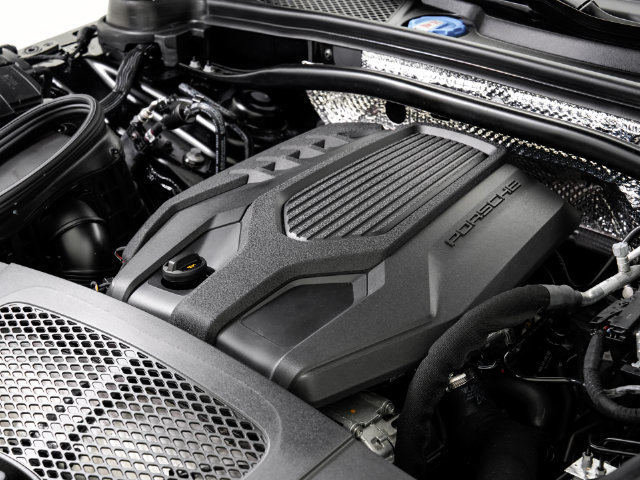 Certified 2026 Porsche Macan AWD/4WD image 28