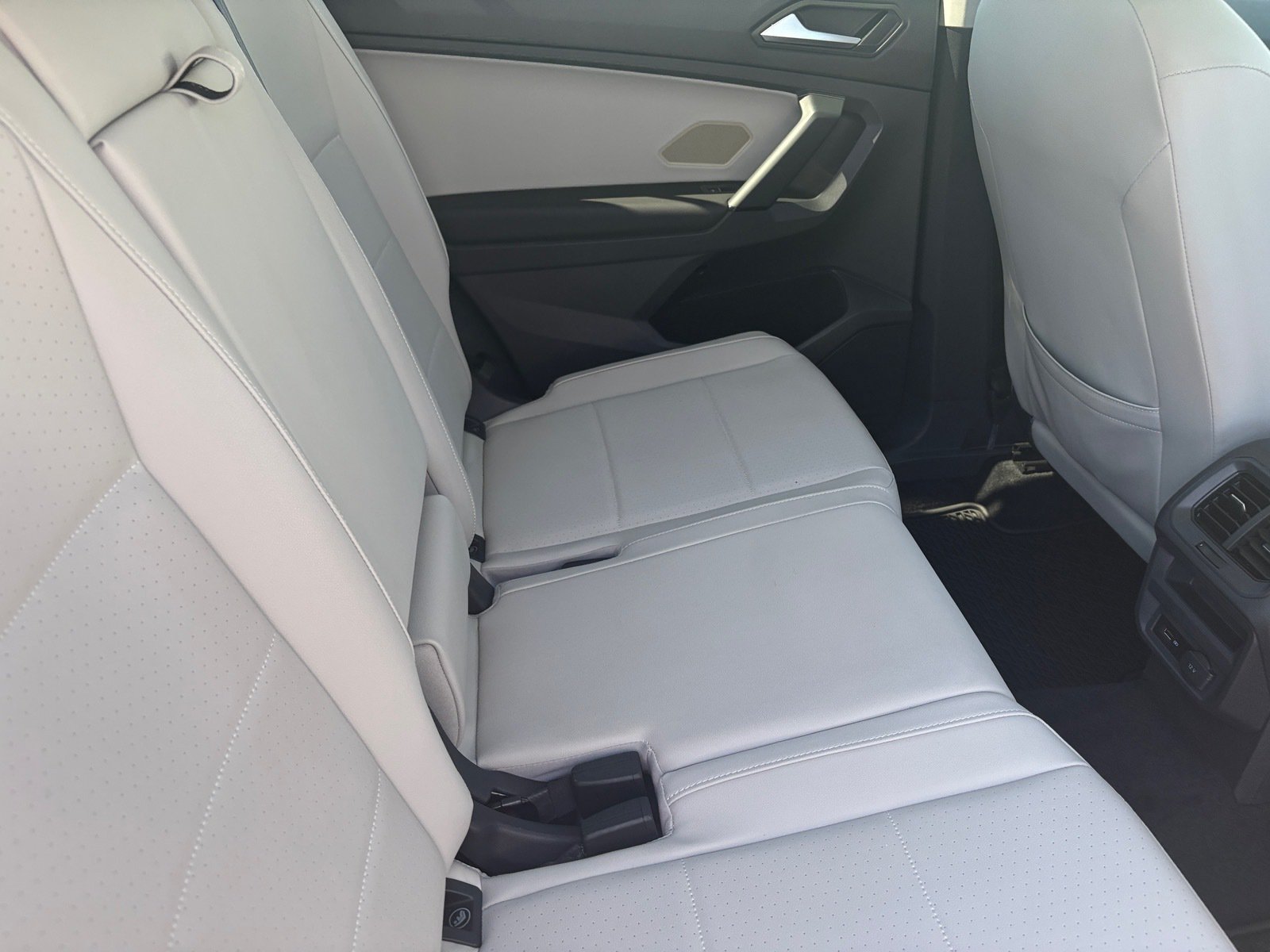 Used 2019 Volkswagen Tiguan SE FWD image 11