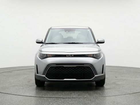 Used 2025 Kia Soul LX w/ LX Technology Package image 2