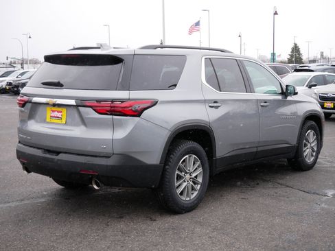 Used 2023 Chevrolet Traverse LT image 7