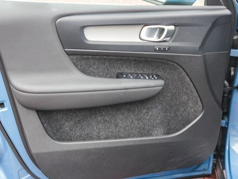 Used 2025 Volvo XC40 B5 Core image 20