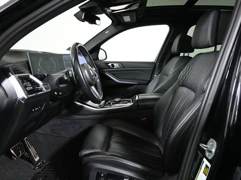 Used 2024 BMW X5 xDrive40i w/ M Sport Package image 3