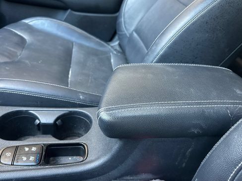 Used 2017 Kia Niro Touring FWD image 32