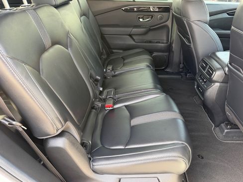 Used 2025 Honda Pilot Touring image 13