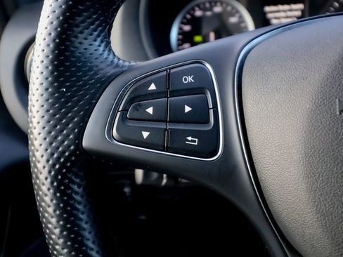 Used 2022 Mercedes-Benz Metris Passenger image 55