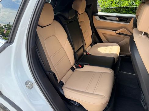 Used 2024 Porsche Cayenne S AWD/4WD image 39