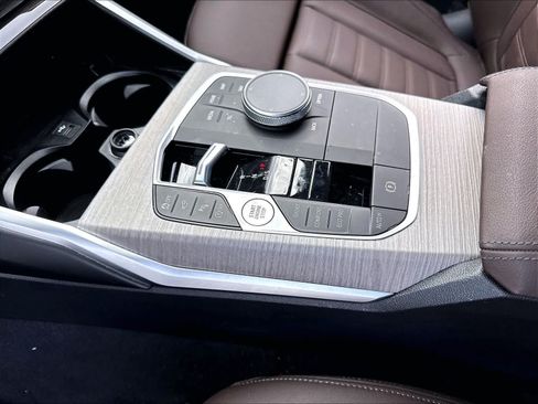 Used 2025 BMW 330i Sedan w/ Premium Package RWD image 18
