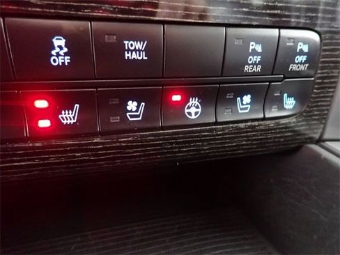 Used 2018 RAM 1500 Limited image 2