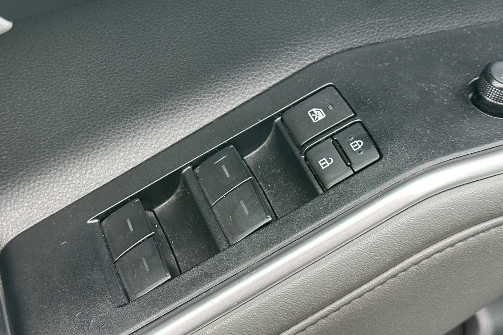 Used 2025 Toyota Highlander XLE AWD/4WD image 13