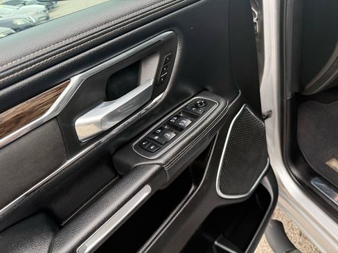 Used 2019 RAM 1500 Laramie AWD/4WD image 14