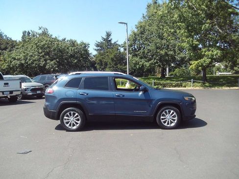 Used 2020 Jeep Cherokee Latitude FWD image 6
