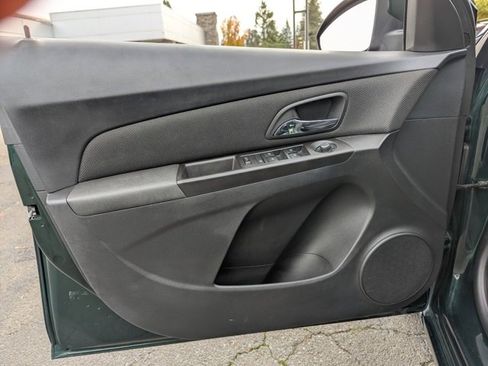 Used 2015 Chevrolet Cruze LT image 10