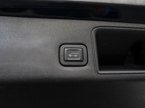 Used 2018 GMC Terrain Denali w/ GMC Pro Grade Package AWD/4WD image 10