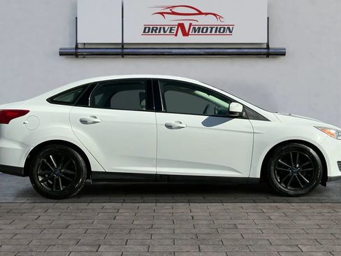 Used 2018 Ford Focus SE image 2