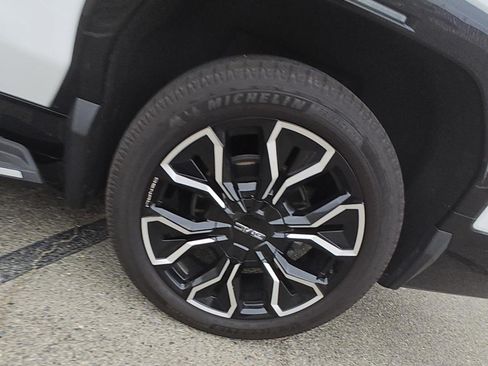 Used 2025 GMC Sierra EV Denali AWD/4WD image 17