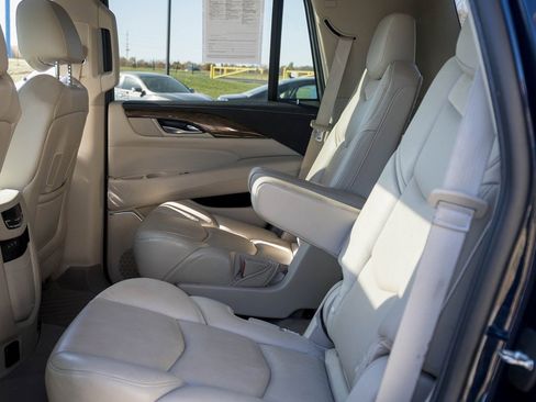 Used 2019 Cadillac Escalade Premium Luxury image 17