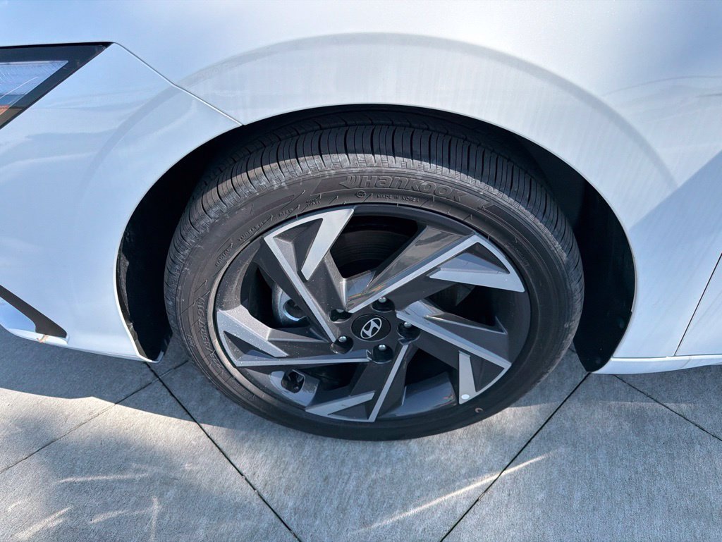 New 2025 Hyundai Elantra SEL FWD image 8