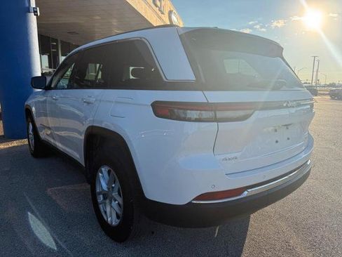 Used 2025 Jeep Grand Cherokee Laredo X AWD/4WD image 2
