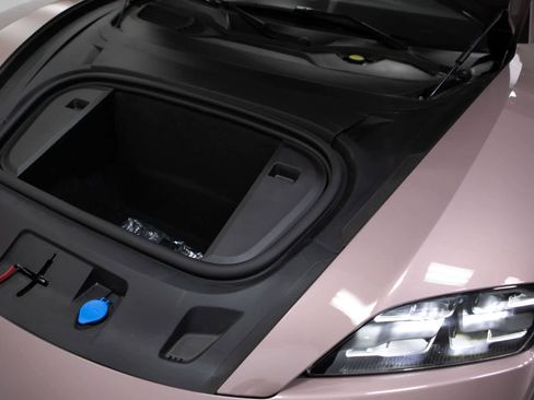 Used 2025 Porsche Taycan 4S image 40