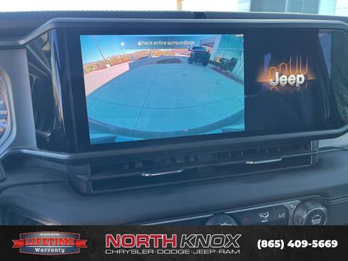 Used 2024 Jeep Wrangler Unlimited Sahara w/ Safety Group AWD/4WD image 10