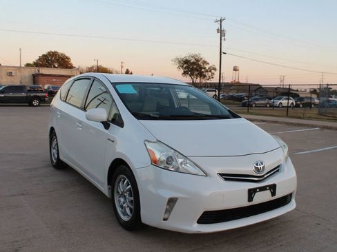 Used 2012 Toyota Prius V Two image 3