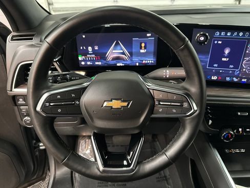 Used 2025 Chevrolet Suburban Premier AWD/4WD image 13