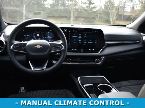 Used 2025 Chevrolet Equinox LT w/ Safety and Technology Package image 10