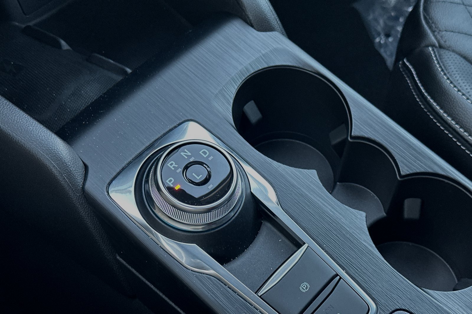 New 2024 Ford Escape SE w/ PHEV Premium Package FWD image 19